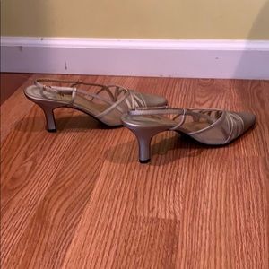 Lifestride sliver pumps